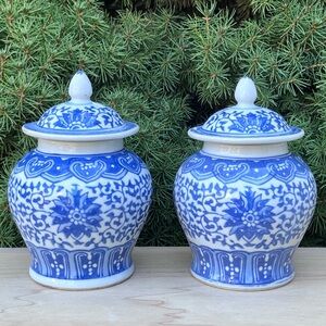 Chinoiserie Blue & White Chinese Porcelian Jars Pair